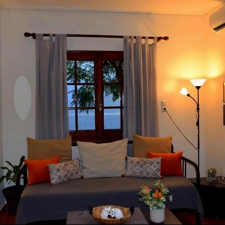 House Inside Garden Apartamento Volos Exterior foto