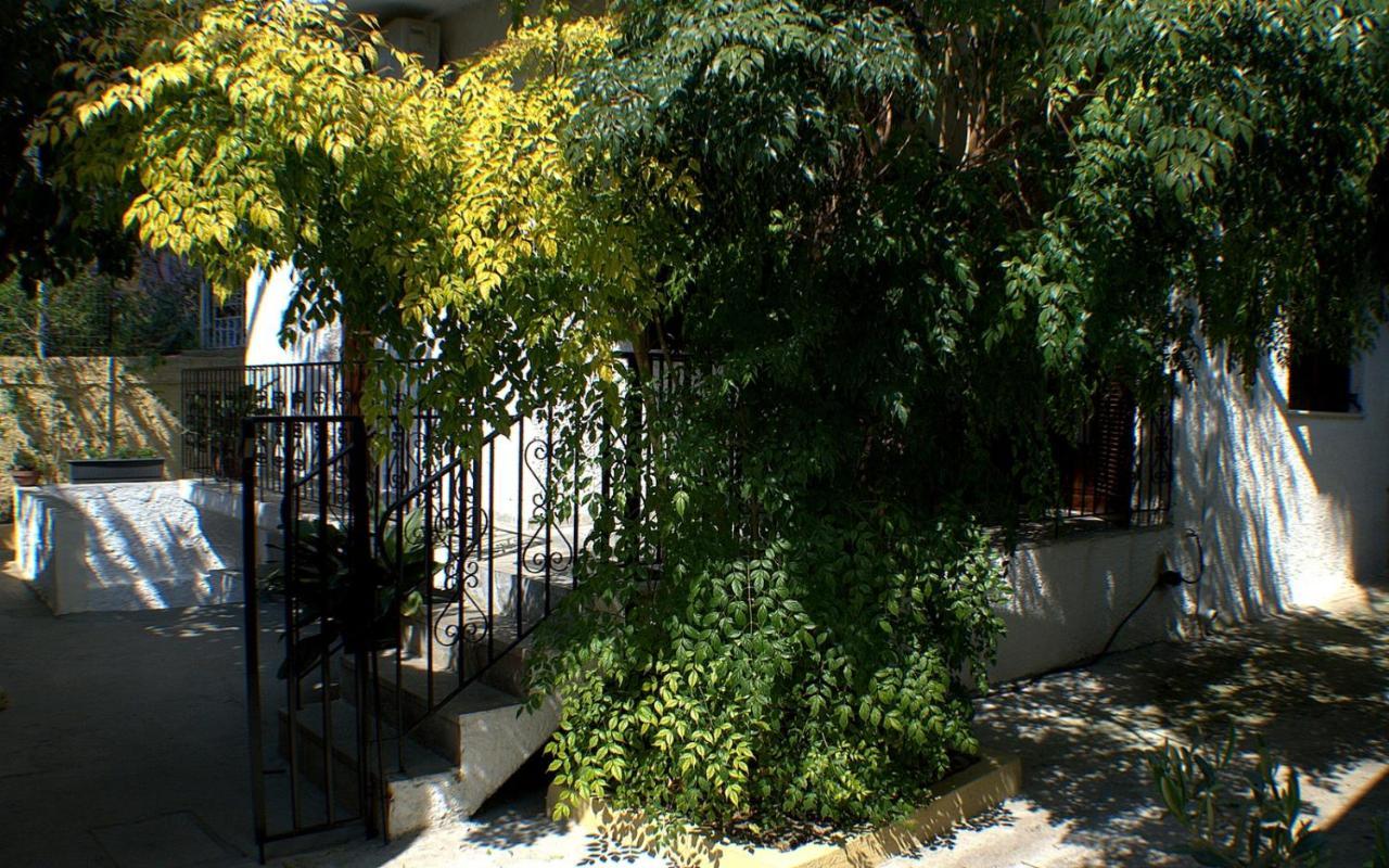 House Inside Garden Apartamento Volos Exterior foto